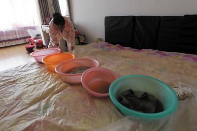 句容楼上漏水，住户失联，小区没物管，业主维权难！律师来支招……